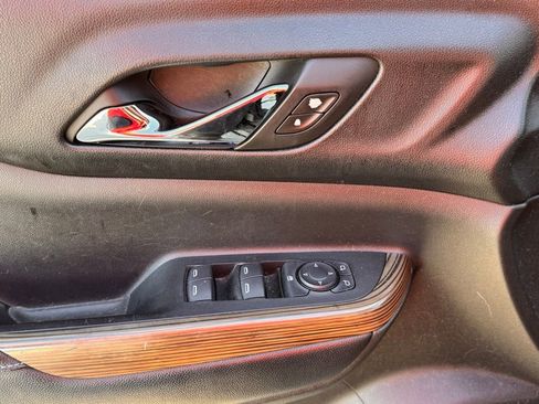 Used 2017 GMC Acadia SLE image 18