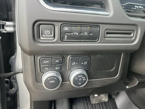 Used 2023 GMC Yukon XL SLT image 23