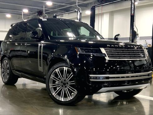 New 2026 Land Rover Range Rover SE image 2