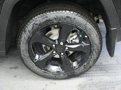 New 2026 Jeep Grand Cherokee Limited w/ Limited Altitude Package AWD/4WD image 9