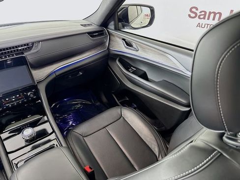 Used 2023 Jeep Grand Cherokee Overland image 25