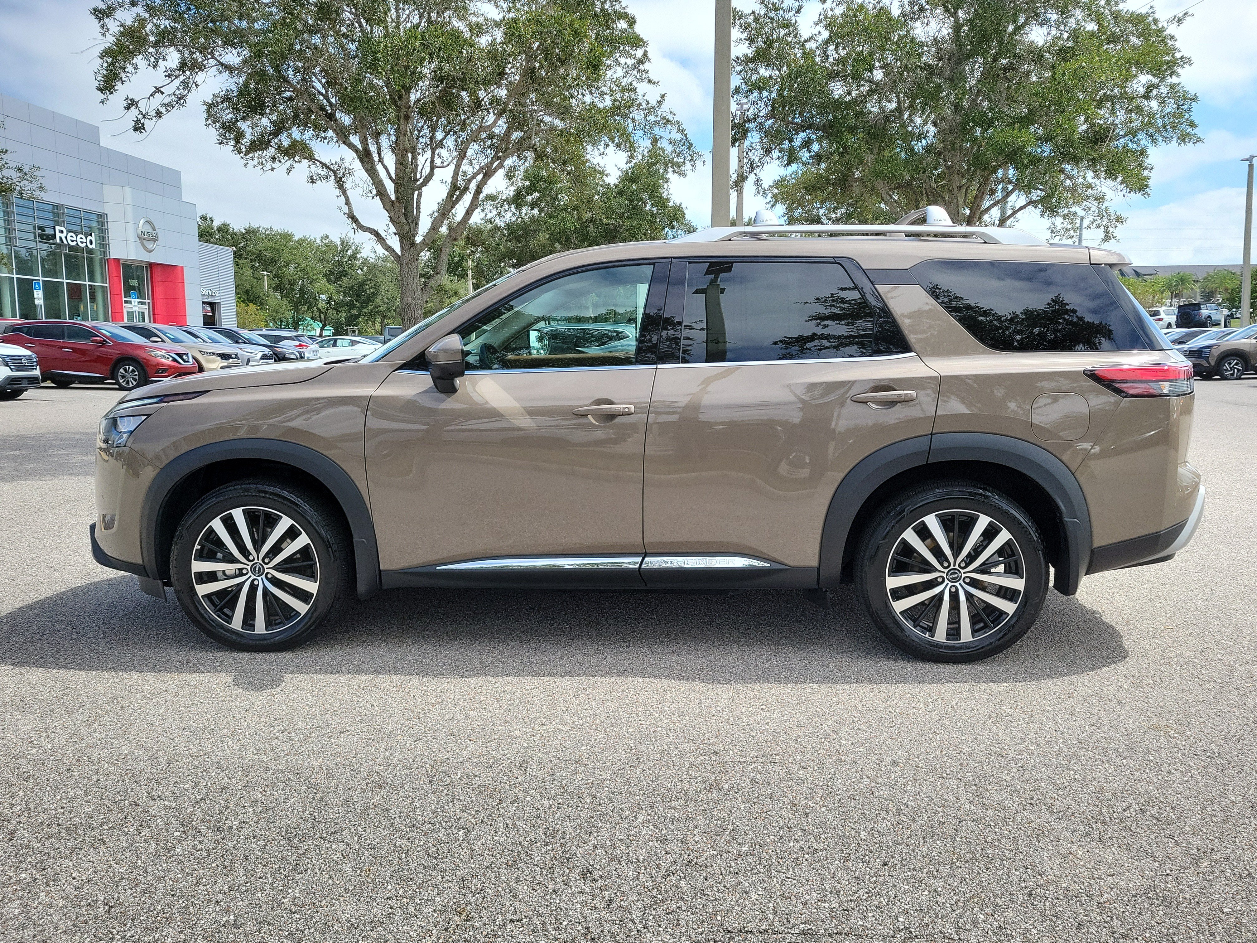 Certified 2025 Nissan Pathfinder Platinum w/ Cargo Package FWD image 10