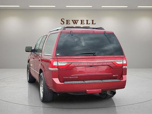 Used 2015 Lincoln Navigator 4WD image 3