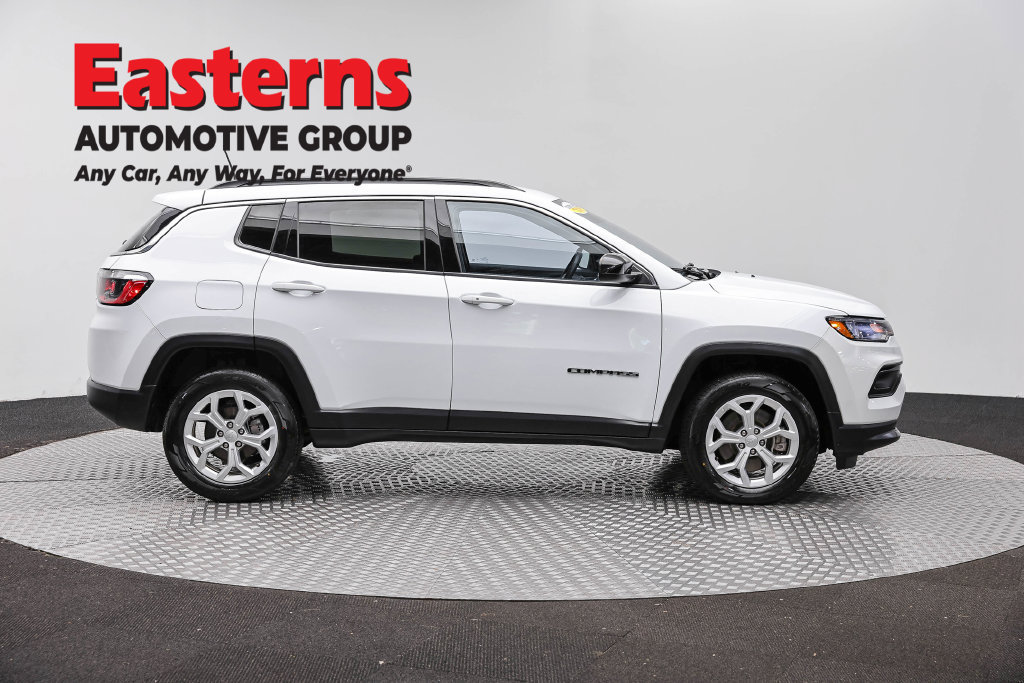 Used 2024 Jeep Compass Latitude AWD/4WD image 6