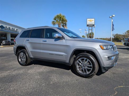 Used 2020 Jeep Grand Cherokee Limited w/ Luxury Group II image 2