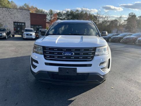 Used 2017 Ford Explorer FWD image 3