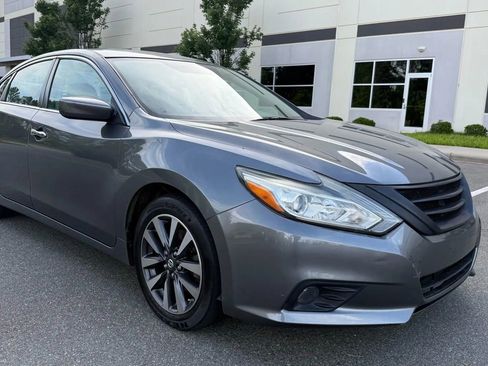 Used 2017 Nissan Altima 2.5 SV image 3