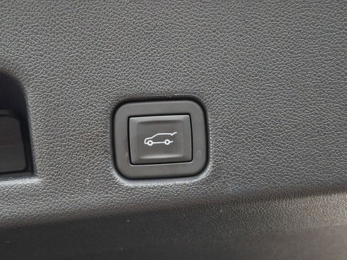 Used 2025 GMC Acadia Elevation image 32