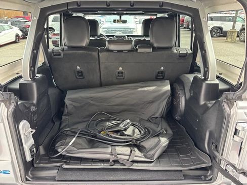 Used 2022 Jeep Wrangler Unlimited Sahara image 3