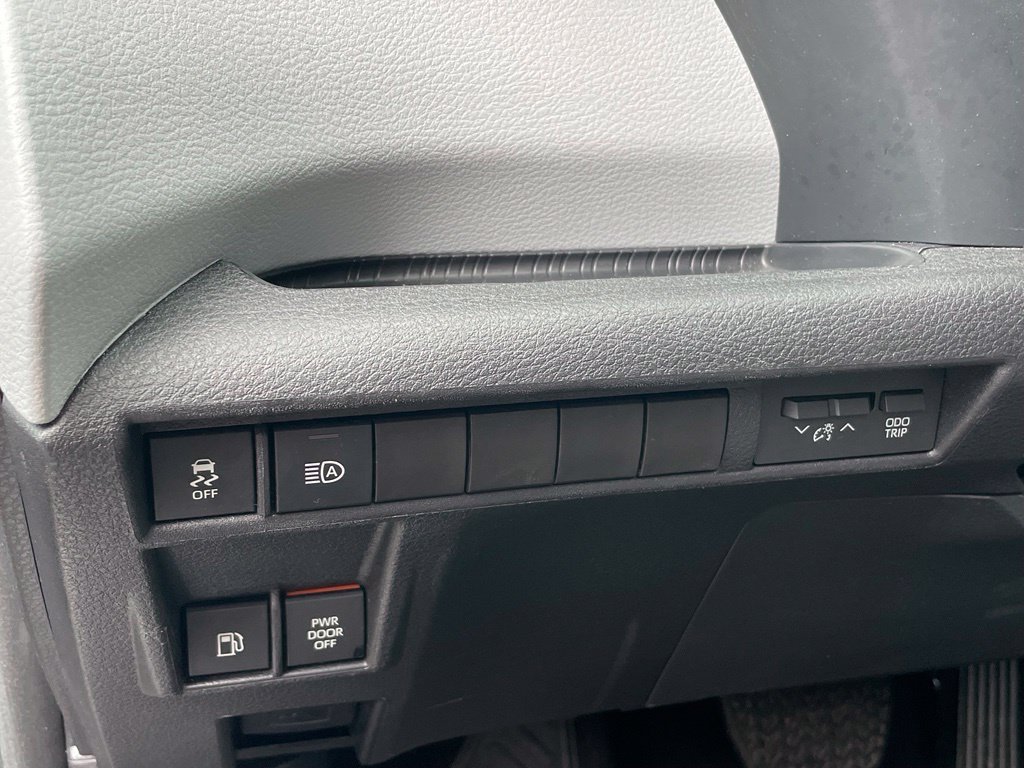 Used 2025 Toyota Sienna LE FWD image 12
