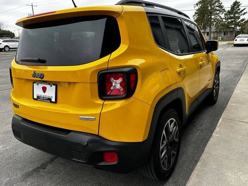 Used 2016 Jeep Renegade Latitude FWD image 5