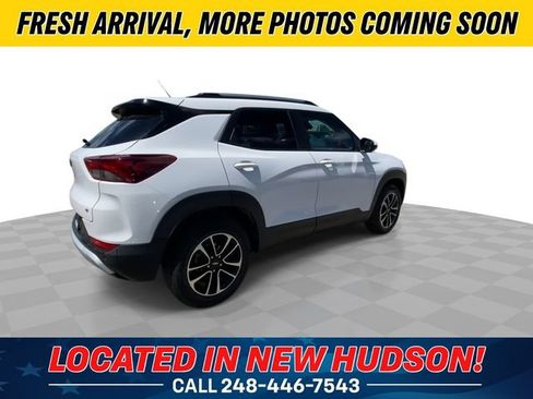 Used 2024 Chevrolet TrailBlazer LT w/ Driver Confidence Package FWD image 2