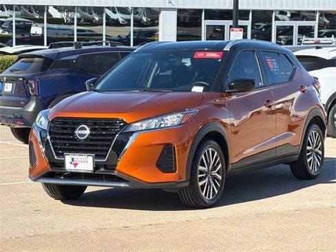 Used 2024 Nissan Kicks SV image 3