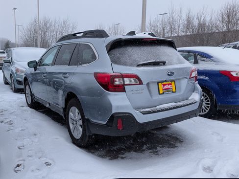 Used 2018 Subaru Outback 2.5i Premium image 3