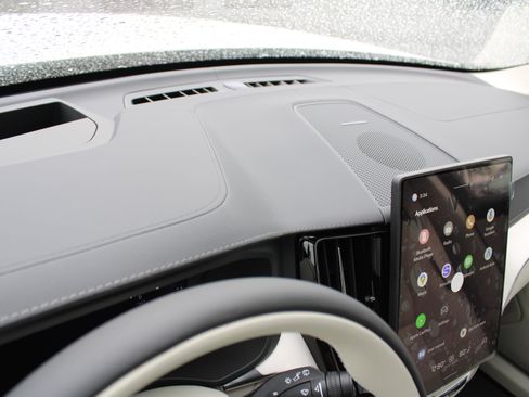 New 2026 Volvo XC60 B5 Ultra w/ Climate Package image 26