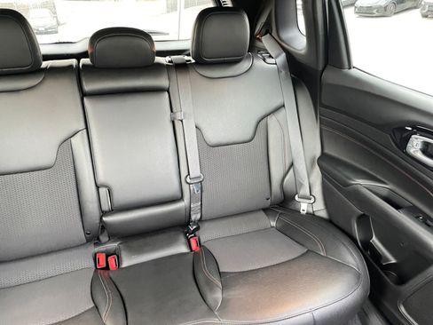 Used 2025 Jeep Compass Trailhawk image 36