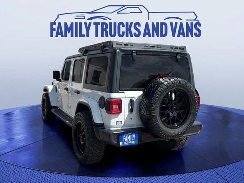 Used 2019 Jeep Wrangler Unlimited Sahara AWD/4WD image 3