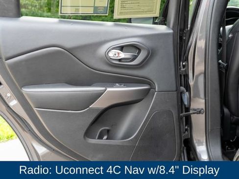 Used 2019 Jeep Cherokee Overland w/ Technology Group AWD/4WD image 15