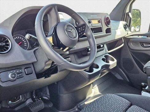 New 2025 Mercedes-Benz Sprinter 2500 image 3