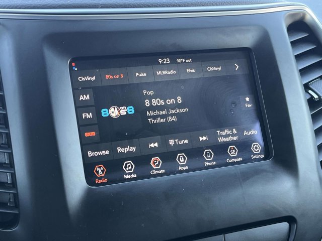 Used 2019 Jeep Cherokee Latitude Plus FWD image 28