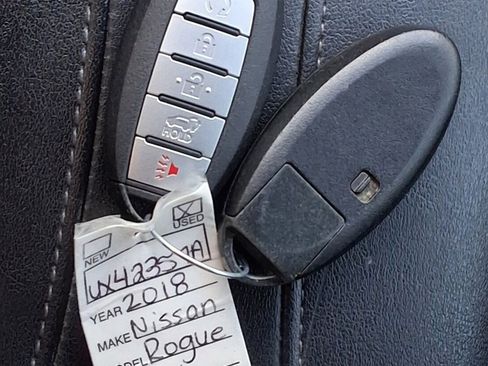 Used 2018 Nissan Rogue SV image 13