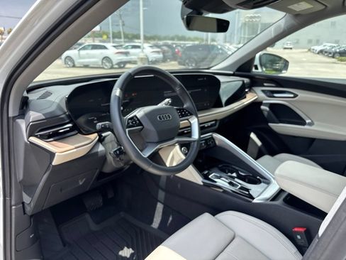 Used 2025 Audi Q5 Premium Plus w/ Premium Plus AWD/4WD image 9