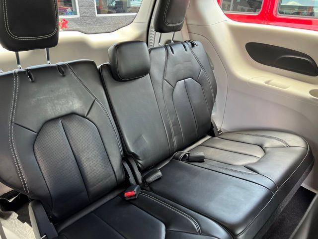 Certified 2023 Chrysler Pacifica Touring-L FWD image 13