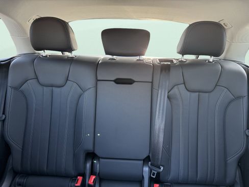 Used 2024 Audi Q5 e Premium w/ Convenience Package image 60