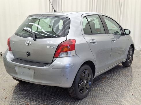Used 2010 Toyota Yaris 4-Door Hatchback image 25
