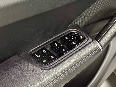 Used 2019 Porsche Cayenne E-Hybrid AWD/4WD image 14