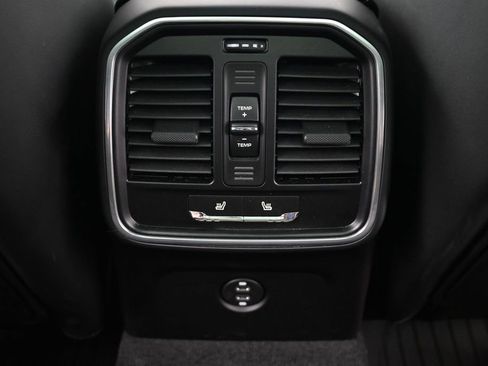 Certified 2023 Porsche Macan AWD/4WD image 8
