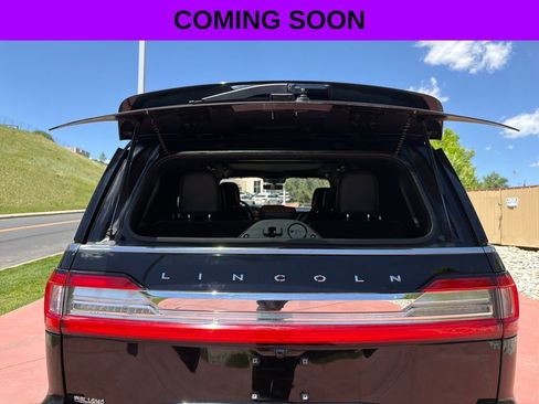 Used 2018 Lincoln Navigator Reserve w/ Technology Package AWD/4WD image 32