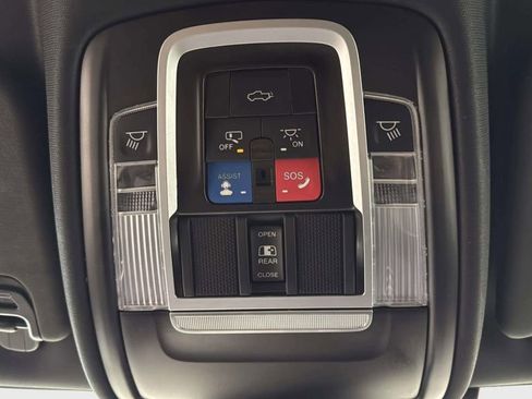 Used 2023 RAM 1500 Laramie AWD/4WD image 31
