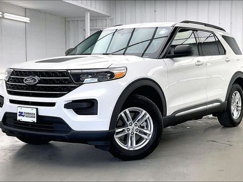 Used 2022 Ford Explorer XLT AWD/4WD image 2
