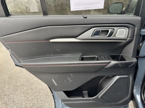 Used 2025 Ford Explorer ST image 15