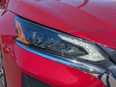 Used 2025 Nissan Altima 2.5 SV image 9