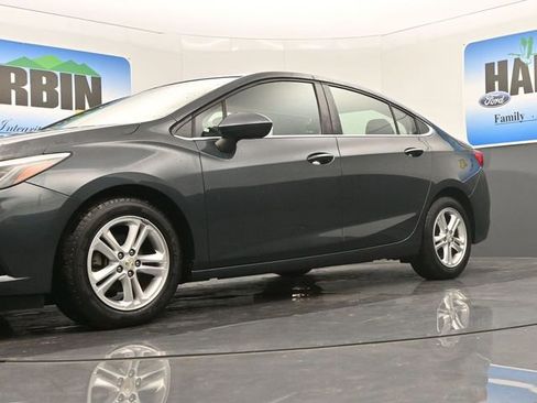 Used 2017 Chevrolet Cruze LT image 8