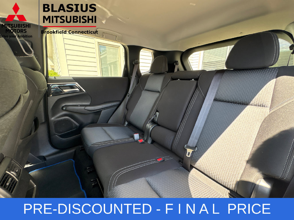 Used 2025 Mitsubishi Outlander ES AWD/4WD image 38