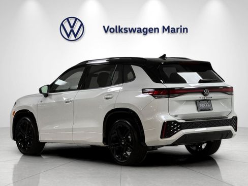 New 2026 Volkswagen Tiguan SE R-Line FWD image 3