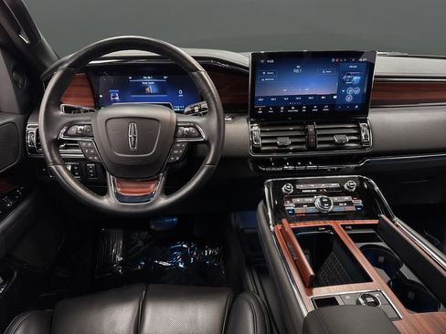 Used 2024 Lincoln Navigator Premiere image 5