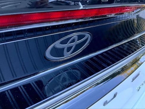 Certified 2026 Toyota Prius Plug-In Hybrid FWD image 29