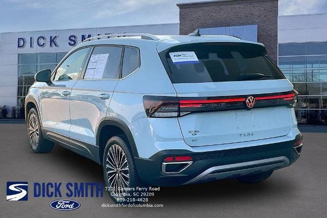 Used 2025 Volkswagen Taos SE FWD image 4