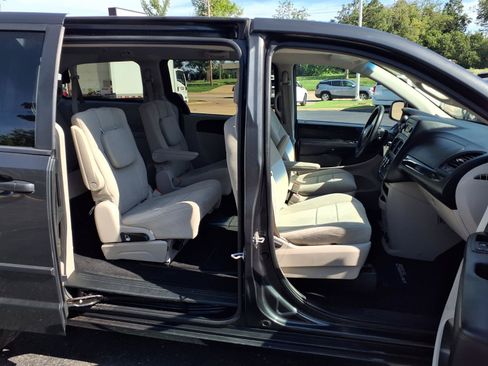 Used 2012 Dodge Grand Caravan SXT FWD image 10