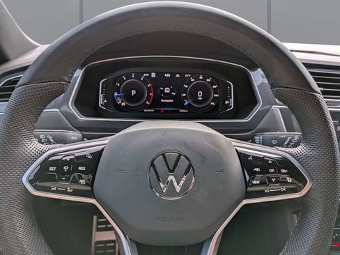 Used 2022 Volkswagen Tiguan SEL R-Line AWD/4WD image 29