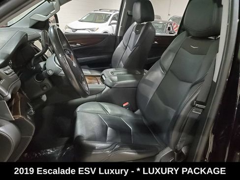 Used 2019 Cadillac Escalade ESV Luxury RWD image 6