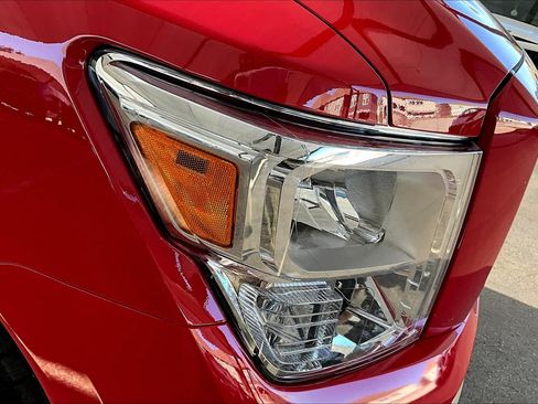 Used 2023 Nissan Titan SV w/ SV Convenience Package RWD image 27