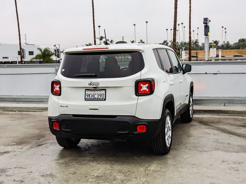 Used 2023 Jeep Renegade Latitude AWD/4WD image 9