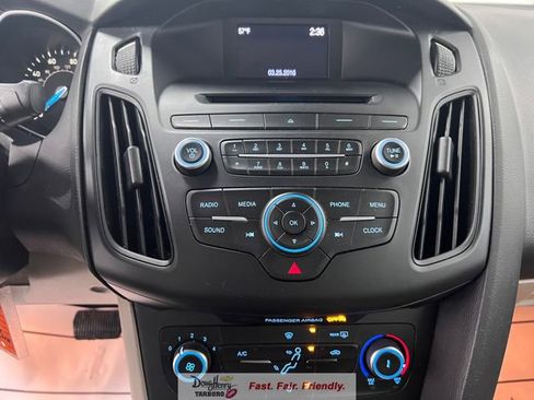 Used 2015 Ford Focus SE FWD image 40