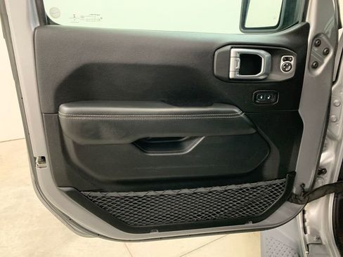 Used 2020 Jeep Gladiator Overland image 5