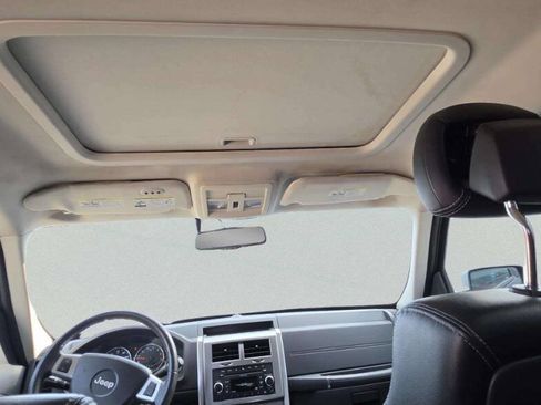 Used 2010 Jeep Liberty Limited AWD/4WD image 9